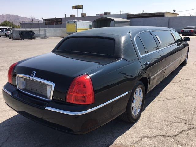 Photo 3 VIN: 2L1FL8JW0BX764466 - LINCOLN TOWN CAR E 