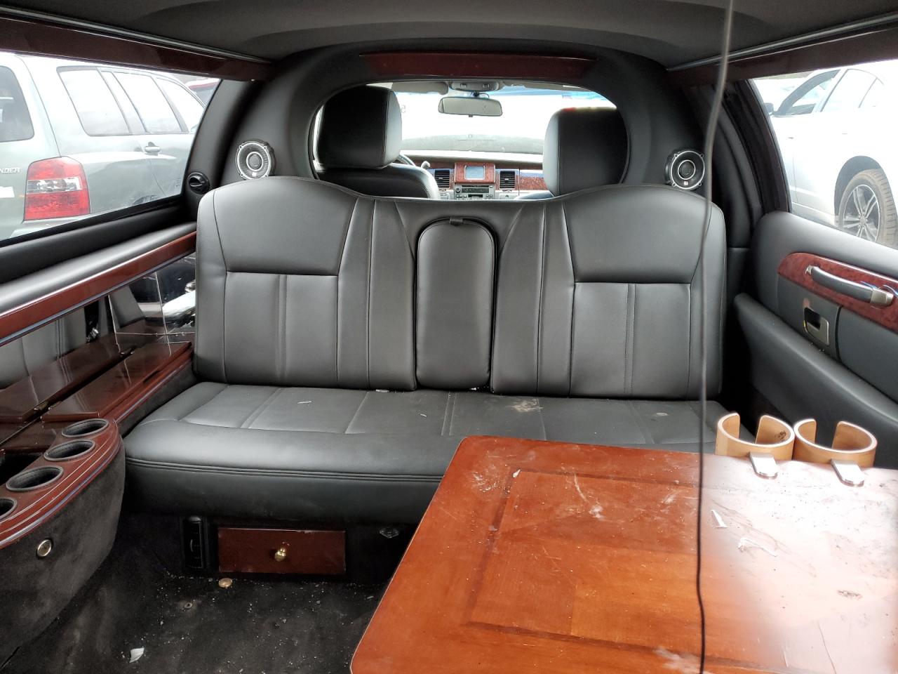 Photo 7 VIN: 2L1FL8JW1BX765738 - LINCOLN TOWN CAR 