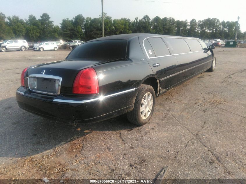 Photo 3 VIN: 2L1FL8JW5BX765662 - LINCOLN TOWN CAR 