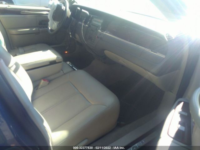 Photo 4 VIN: 2L1FL8JW9BX758388 - LINCOLN TOWN CAR 