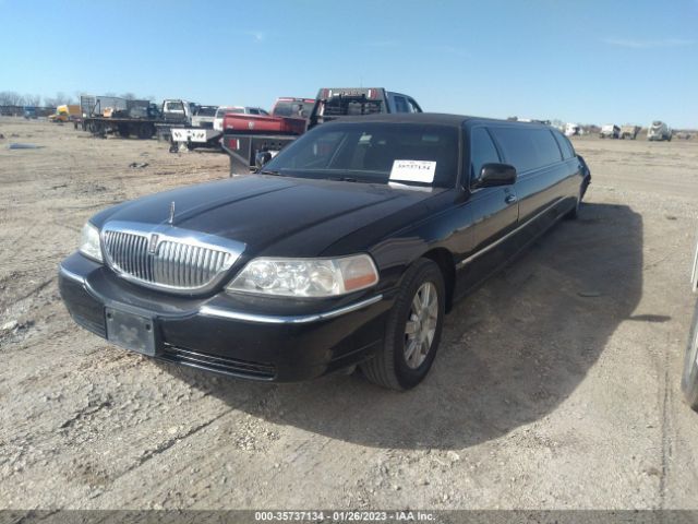 Photo 1 VIN: 2L1FL8JWXBX751983 - LINCOLN TOWN CAR 