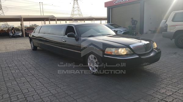 Photo 8 VIN: 2L1FM88W38X657567 - LINCOLN TOWN CAR 