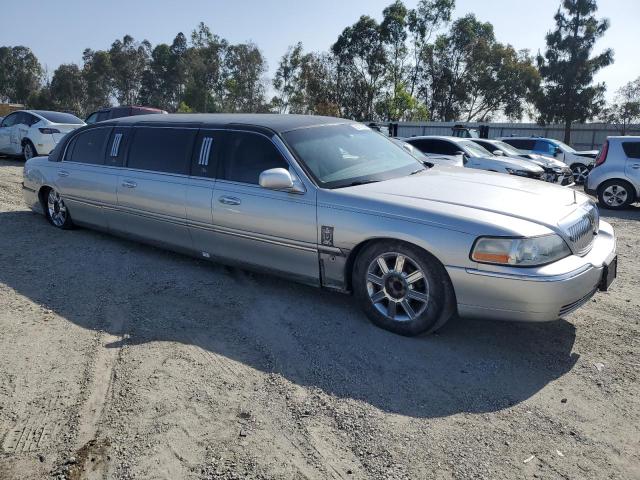 Photo 3 VIN: 2L1FM88W59X633398 - LINCOLN TOWN CAR E 