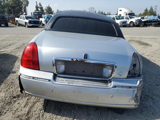 Photo 5 VIN: 2L1FM88W59X633398 - LINCOLN TOWN CAR E 