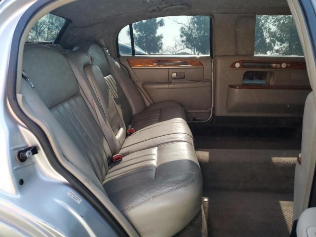 Photo 9 VIN: 2L1FM88W59X633398 - LINCOLN TOWN CAR E 