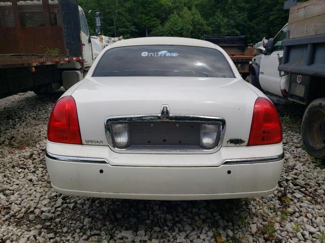 Photo 5 VIN: 2L1FM88W98X659548 - LINCOLN TOWN CAR E 