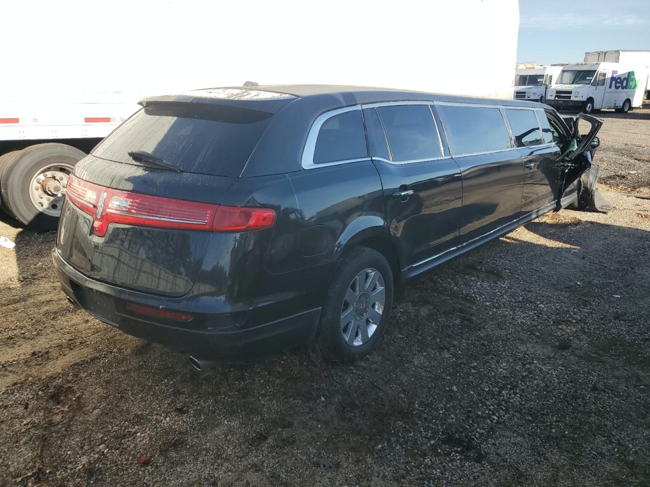 Photo 2 VIN: 2L1MJ5LKXDBL50570 - LINCOLN MKT 