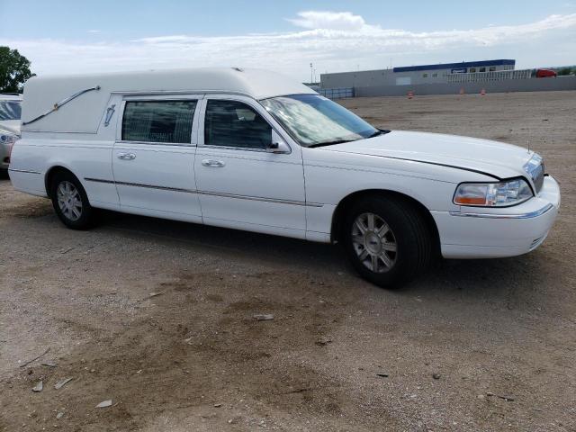 Photo 3 VIN: 2LJFM88W09X605749 - LINCOLN TOWNCAR 