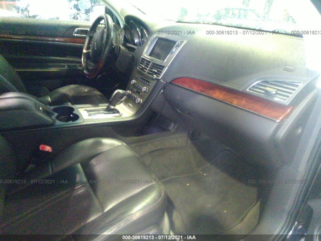 Photo 4 VIN: 2LJHJ5AR2BBJ54430 - LINCOLN MKT 