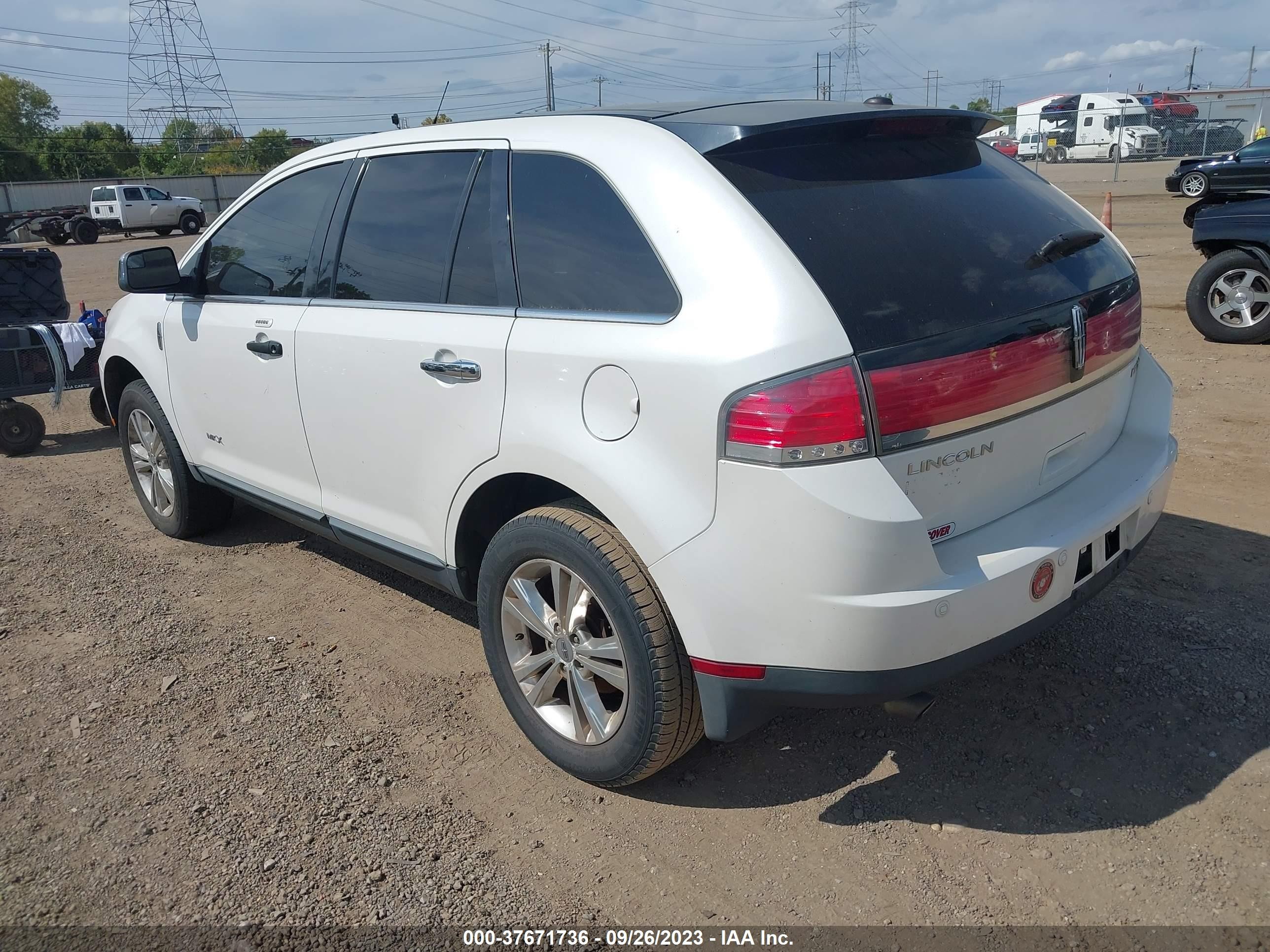 Photo 2 VIN: 2LMDJ6JC1ABJ05799 - LINCOLN MKX 