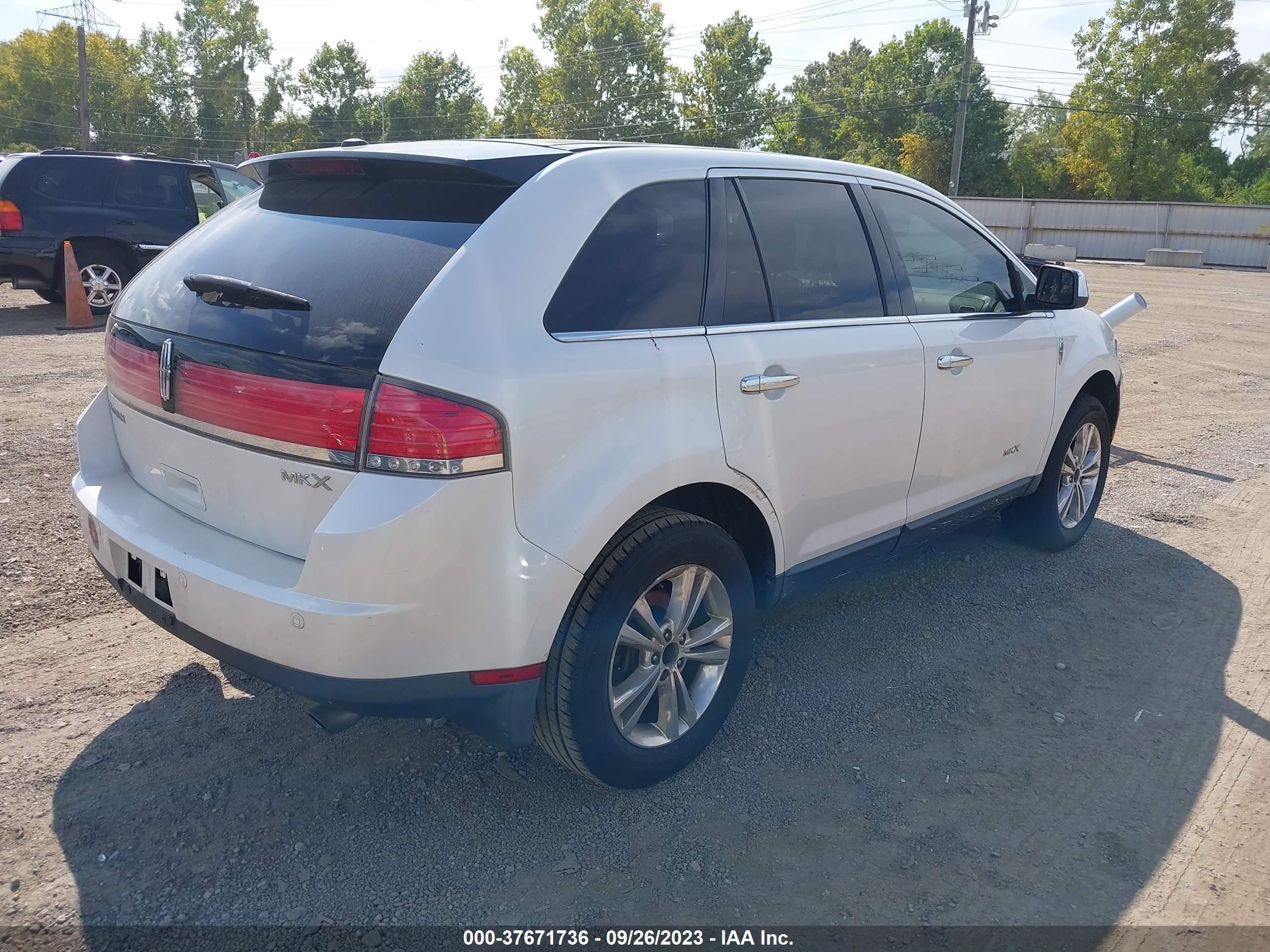 Photo 3 VIN: 2LMDJ6JC1ABJ05799 - LINCOLN MKX 