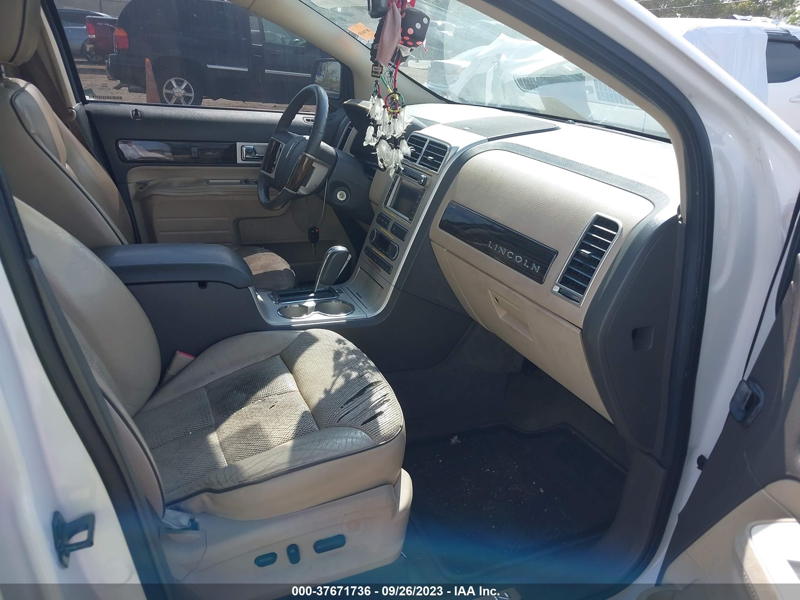 Photo 4 VIN: 2LMDJ6JC1ABJ05799 - LINCOLN MKX 