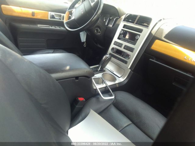 Photo 4 VIN: 2LMDJ6JC5ABJ17003 - LINCOLN MKX 