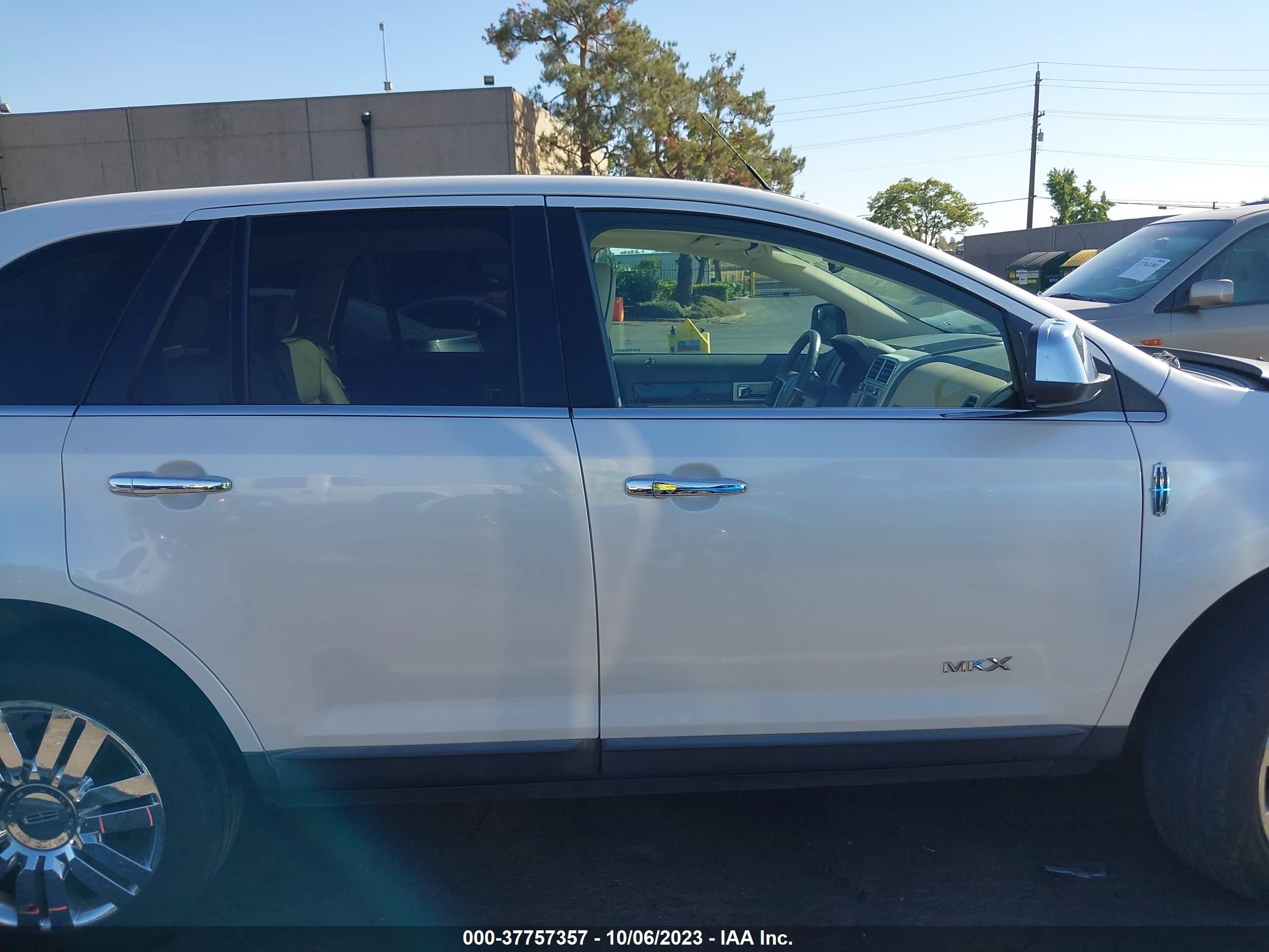 Photo 11 VIN: 2LMDJ6JC9ABJ13584 - LINCOLN MKX 