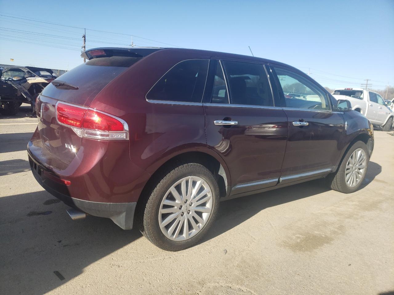 Photo 2 VIN: 2LMDJ6JK0BBJ11389 - LINCOLN MKX 