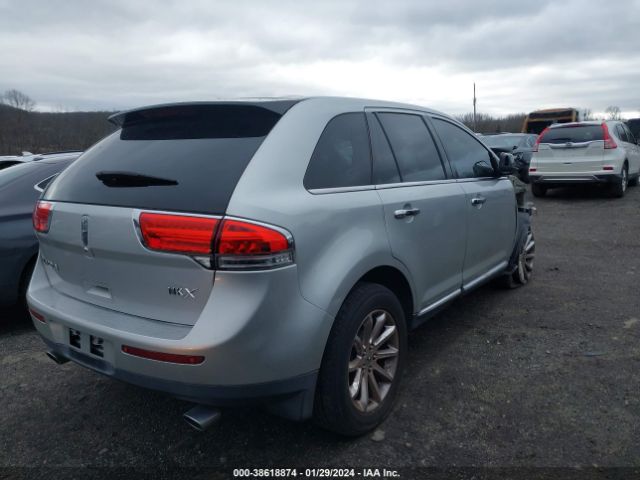 Photo 3 VIN: 2LMDJ6JK2BBJ15587 - LINCOLN MKX 