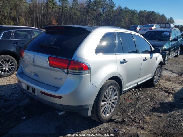 Photo 3 VIN: 2LMDJ6JK2BBJ30011 - LINCOLN MKX 