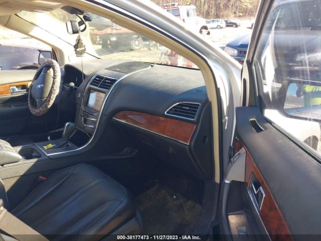 Photo 4 VIN: 2LMDJ6JK2BBJ30011 - LINCOLN MKX 