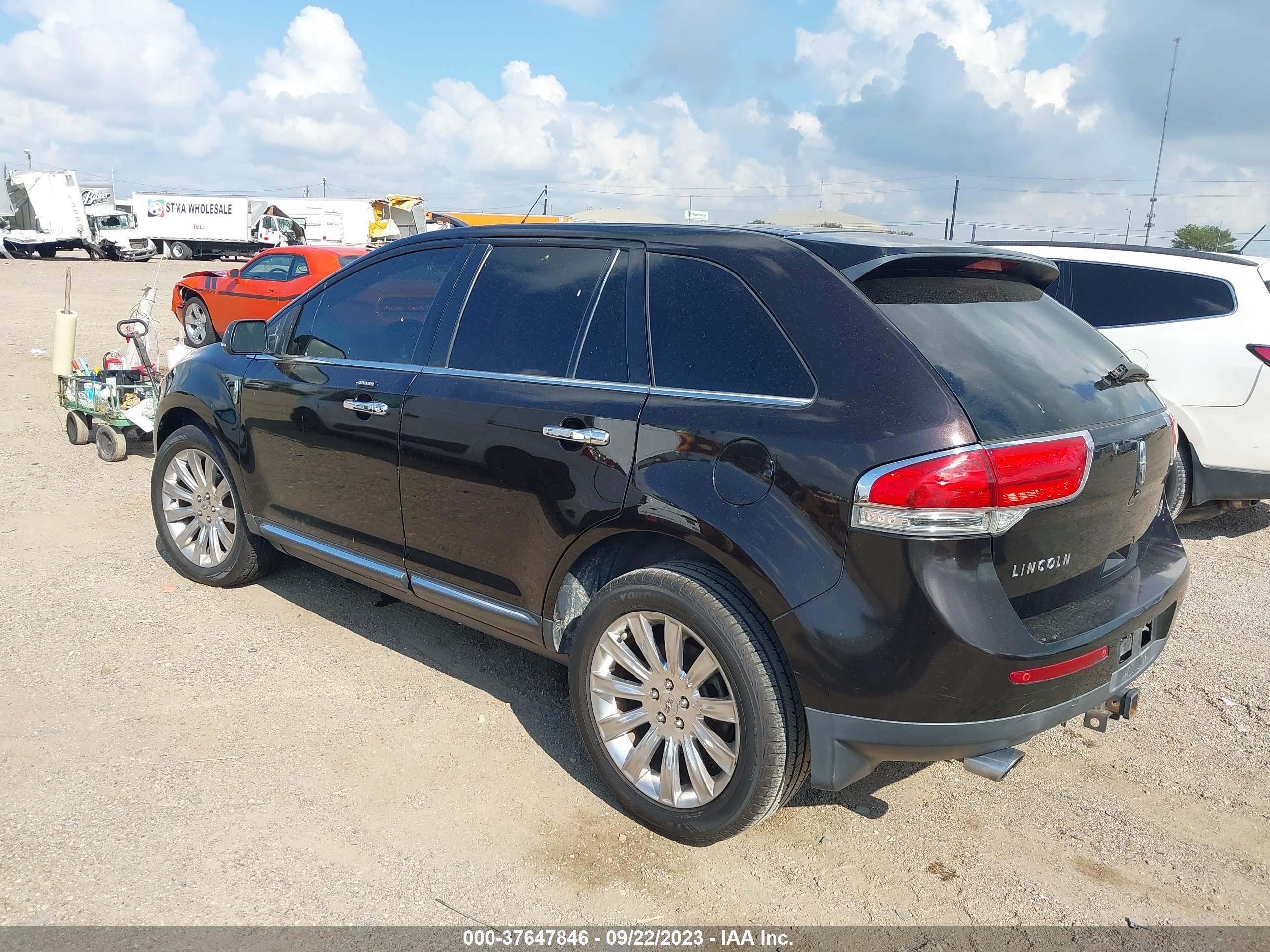 Photo 2 VIN: 2LMDJ6JK2DBL13847 - LINCOLN MKX 