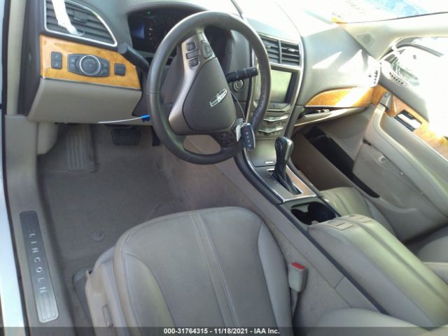 Photo 4 VIN: 2LMDJ6JK3BBJ08020 - LINCOLN MKX 