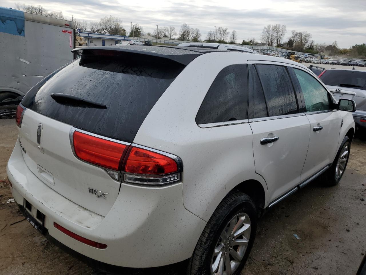 Photo 2 VIN: 2LMDJ6JK3BBJ20801 - LINCOLN MKX 