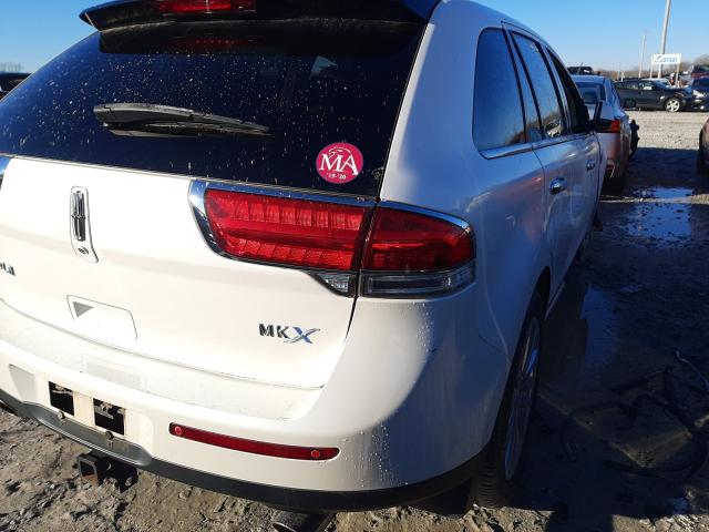 Photo 3 VIN: 2LMDJ6JK4BBJ16580 - LINCOLN MKX 