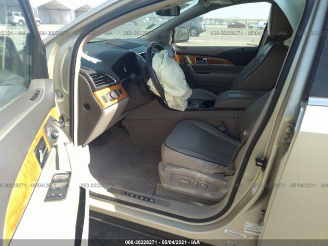 Photo 4 VIN: 2LMDJ6JK6BBJ11803 - LINCOLN MKX 