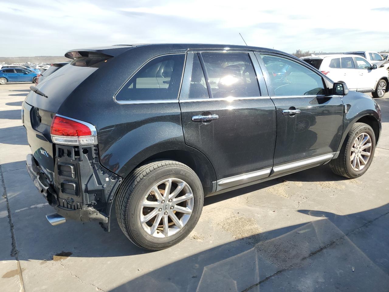 Photo 2 VIN: 2LMDJ6JK6BBJ22641 - LINCOLN MKX 