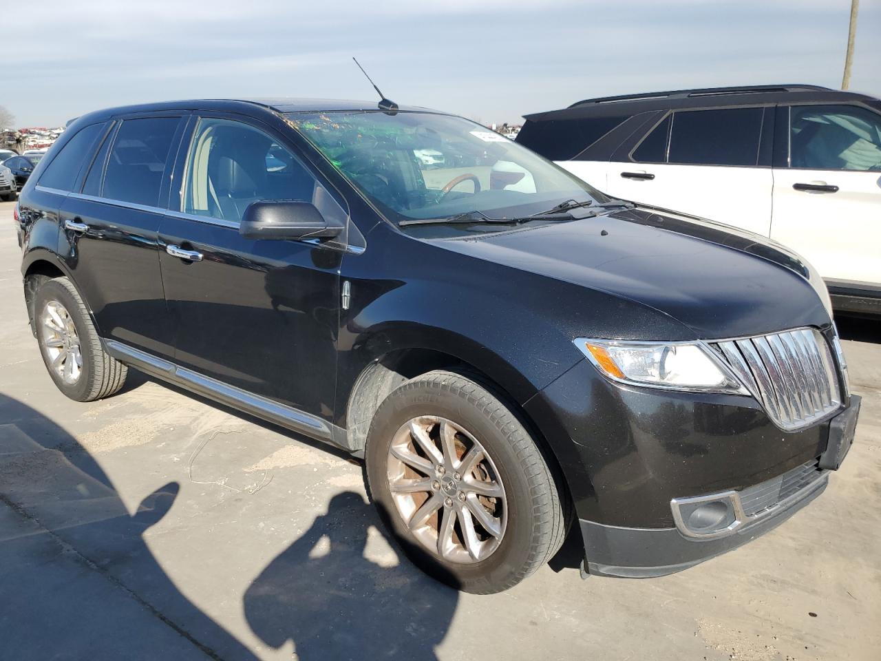 Photo 3 VIN: 2LMDJ6JK6BBJ22641 - LINCOLN MKX 