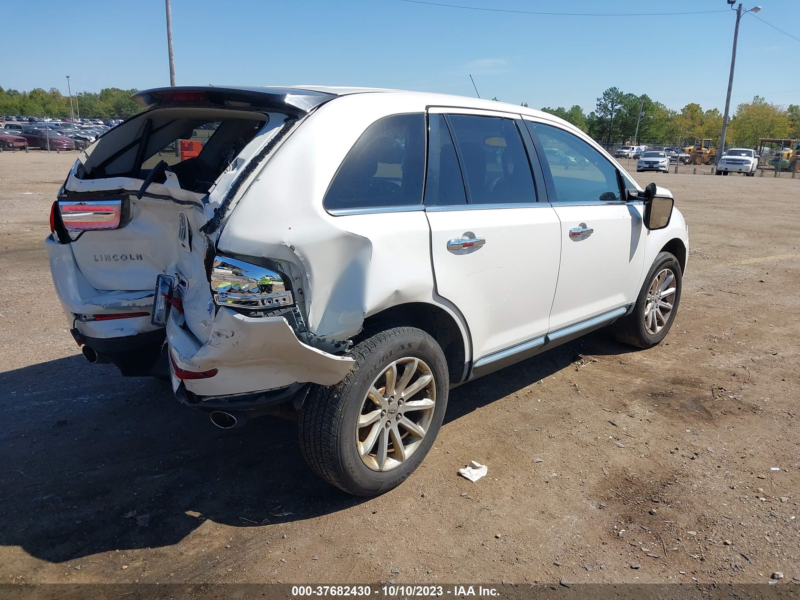 Photo 3 VIN: 2LMDJ6JK7BBJ01524 - LINCOLN MKX 