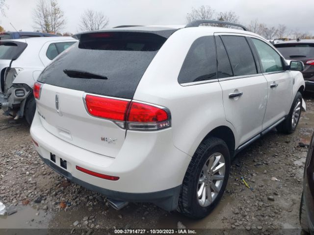 Photo 3 VIN: 2LMDJ6JK7BBJ34104 - LINCOLN MKX 