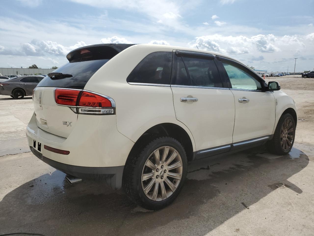 Photo 2 VIN: 2LMDJ6JK8CBL07226 - LINCOLN MKX 