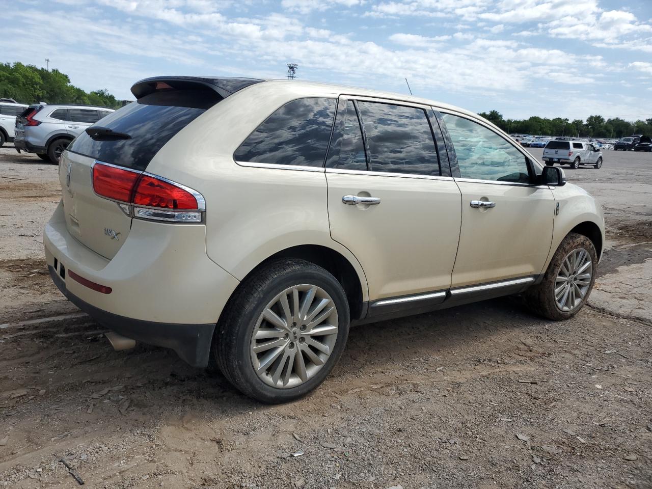 Photo 2 VIN: 2LMDJ6JK8FBL21177 - LINCOLN MKX 