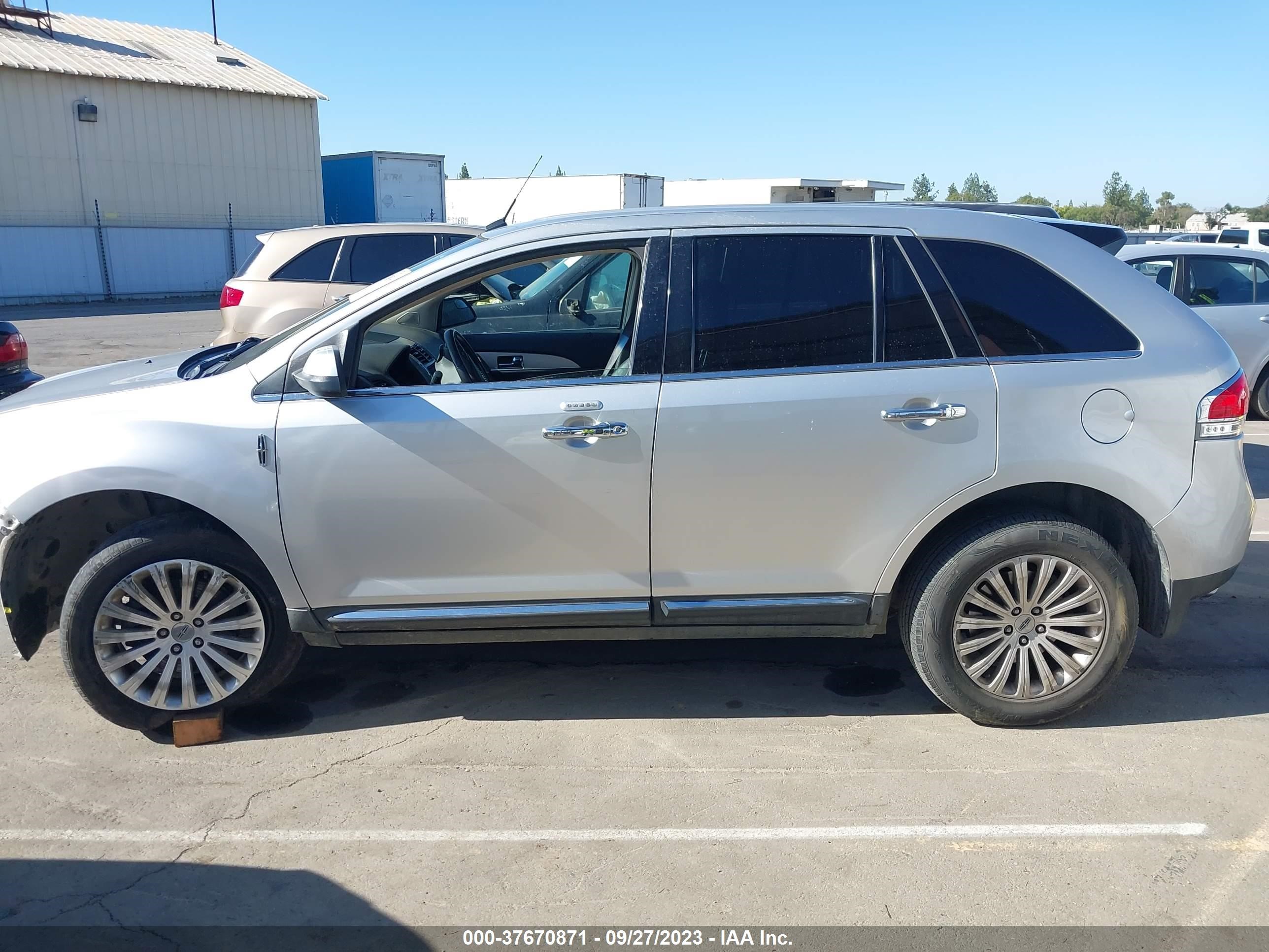 Photo 14 VIN: 2LMDJ6JK8FBL27402 - LINCOLN MKX 