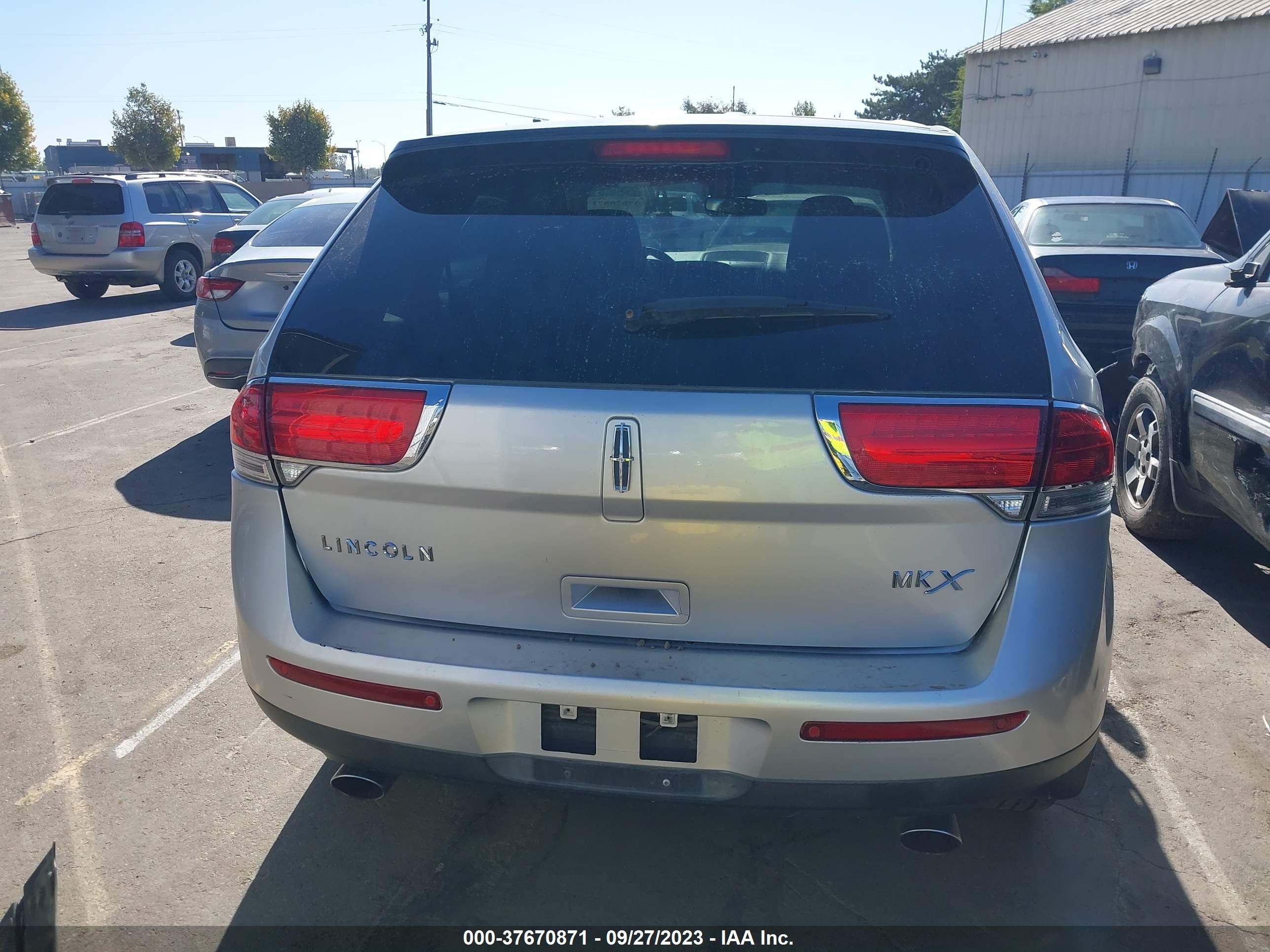 Photo 16 VIN: 2LMDJ6JK8FBL27402 - LINCOLN MKX 