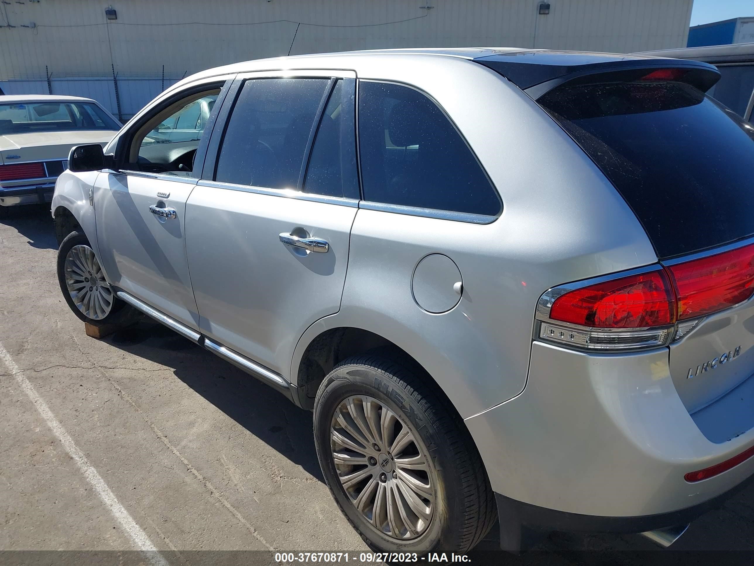 Photo 2 VIN: 2LMDJ6JK8FBL27402 - LINCOLN MKX 