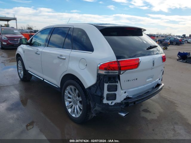 Photo 2 VIN: 2LMDJ6JKXBBJ12422 - LINCOLN MKX 