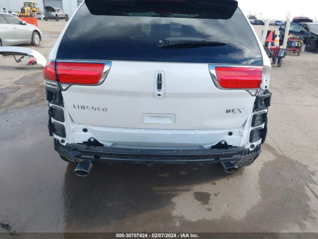 Photo 5 VIN: 2LMDJ6JKXBBJ12422 - LINCOLN MKX 