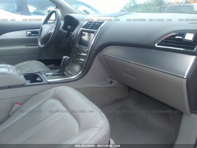 Photo 4 VIN: 2LMDJ6JKXCBL08961 - LINCOLN MKX 