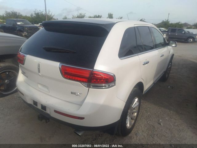 Photo 3 VIN: 2LMDJ6JKXCBL11049 - LINCOLN MKX 