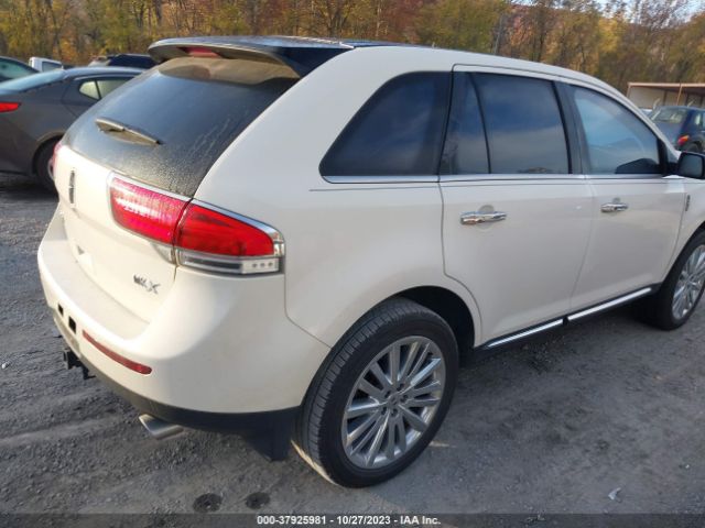 Photo 3 VIN: 2LMDJ6JKXCBL11908 - LINCOLN MKX 