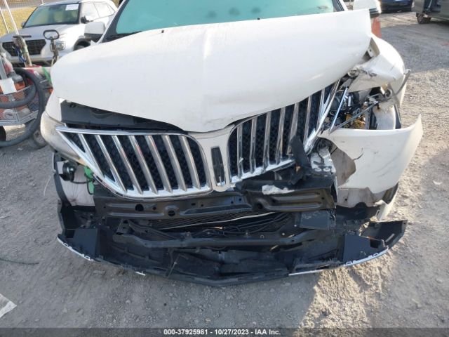 Photo 5 VIN: 2LMDJ6JKXCBL11908 - LINCOLN MKX 