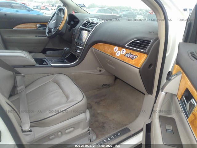 Photo 4 VIN: 2LMDJ6JKXCBL12721 - LINCOLN MKX 