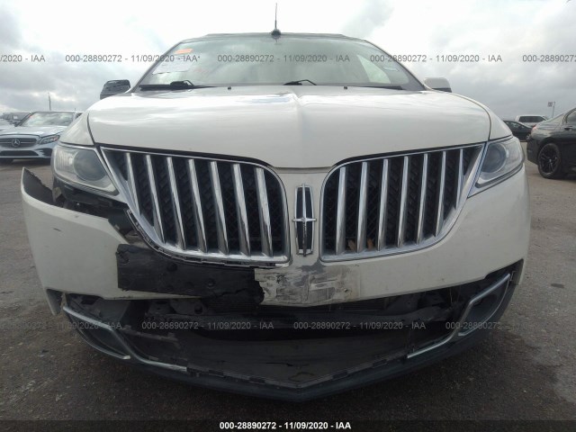 Photo 5 VIN: 2LMDJ6JKXCBL12721 - LINCOLN MKX 