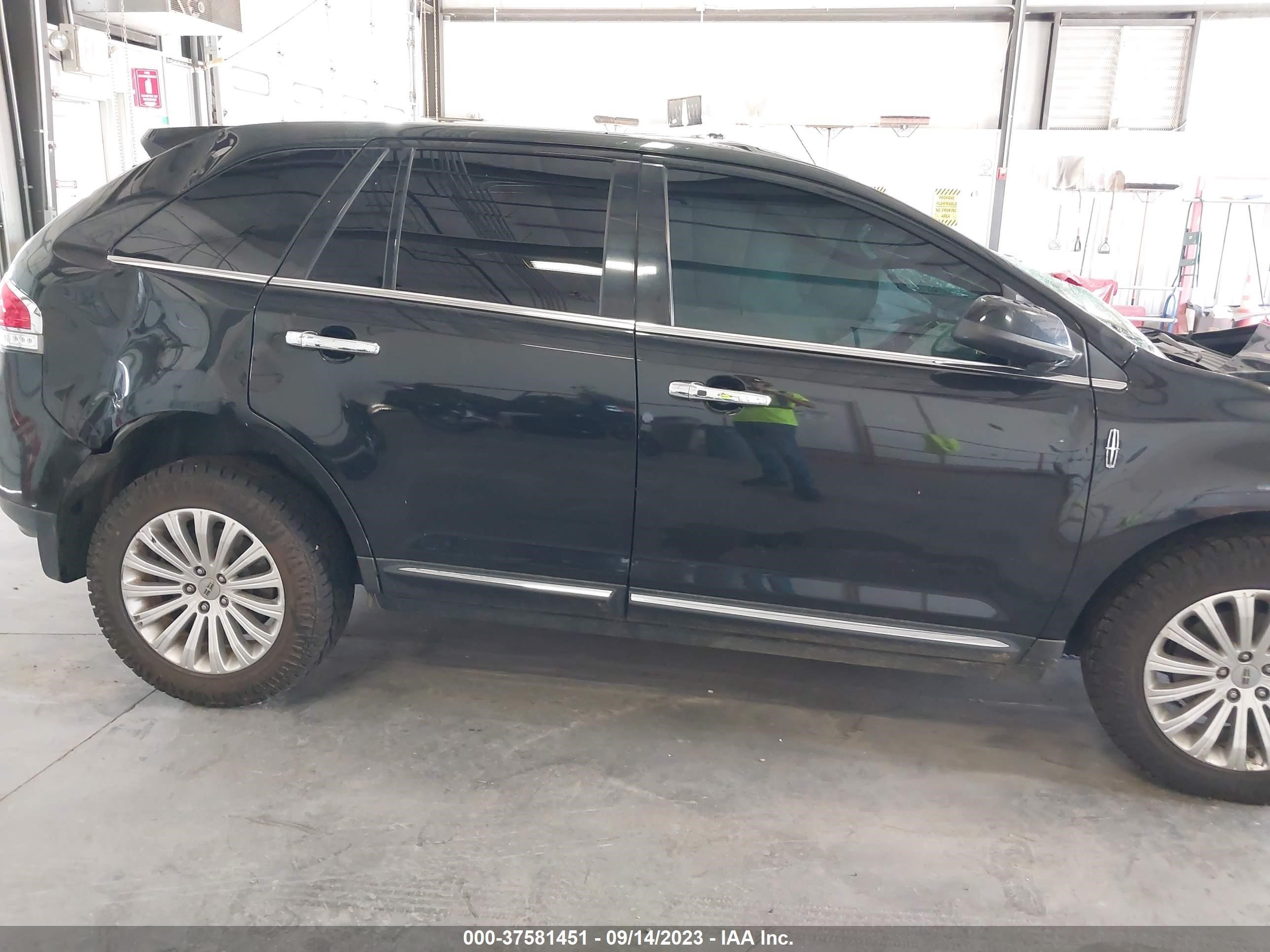 Photo 11 VIN: 2LMDJ6JKXFBL22847 - LINCOLN MKX 