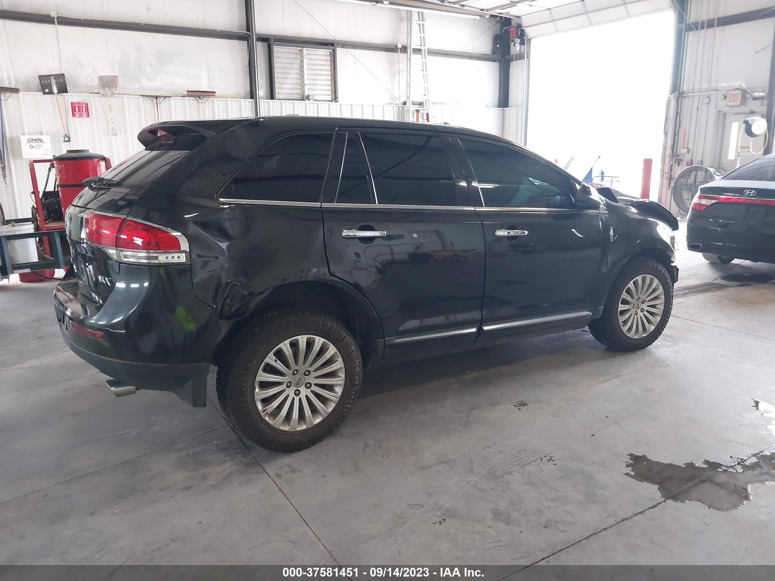 Photo 3 VIN: 2LMDJ6JKXFBL22847 - LINCOLN MKX 