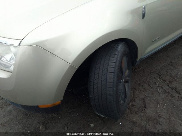 Photo 5 VIN: 2LMDJ8JC0ABJ28843 - LINCOLN MKX 