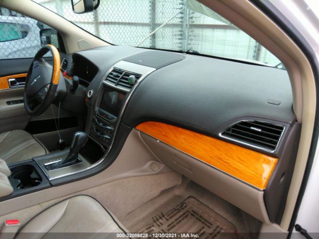 Photo 4 VIN: 2LMDJ8JK1BBJ10599 - LINCOLN MKX 