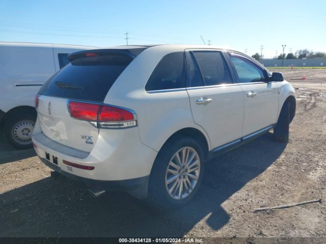 Photo 3 VIN: 2LMDJ8JK2CBL10702 - LINCOLN MKX 