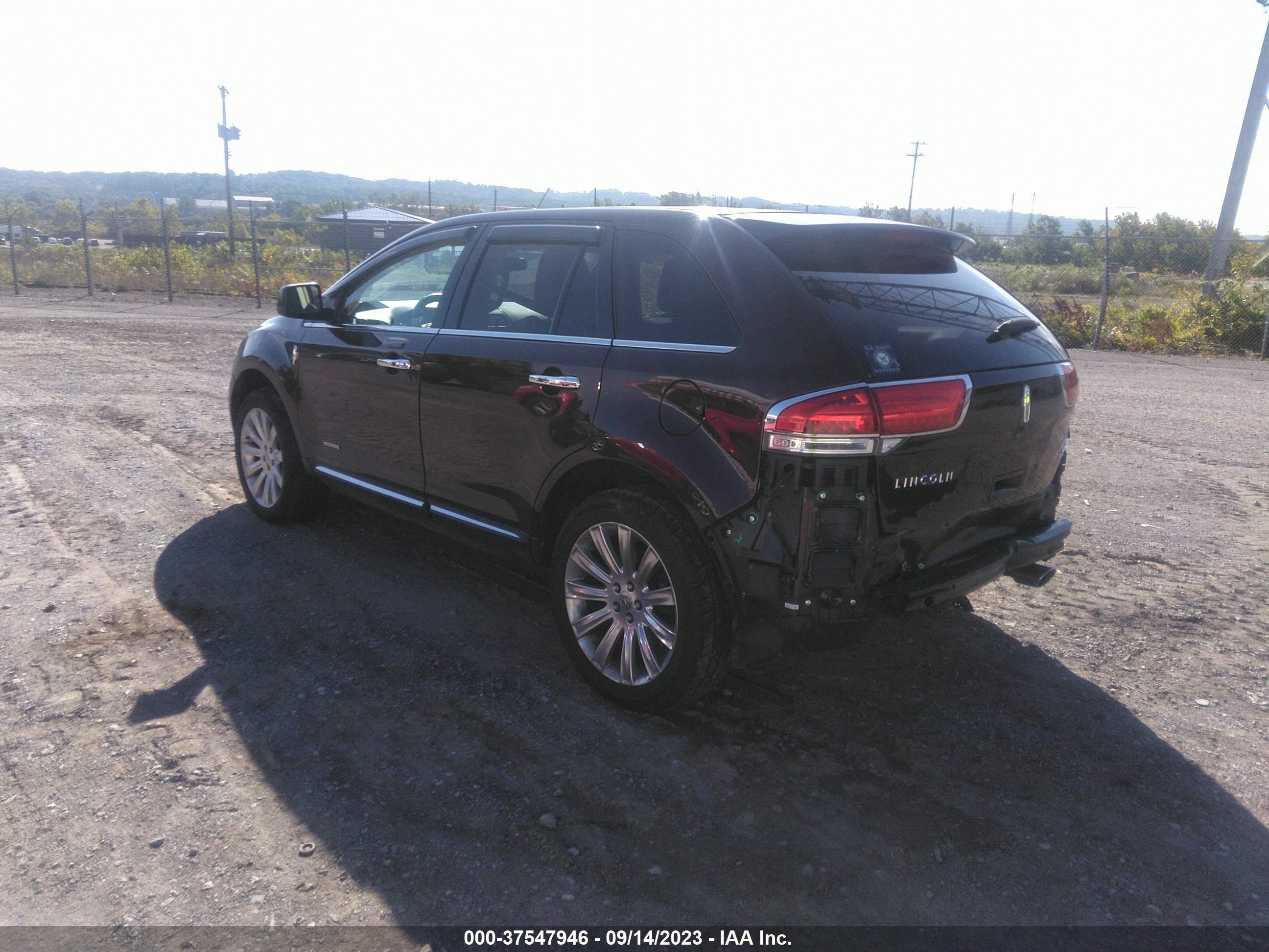 Photo 2 VIN: 2LMDJ8JK3BBJ11706 - LINCOLN MKX 